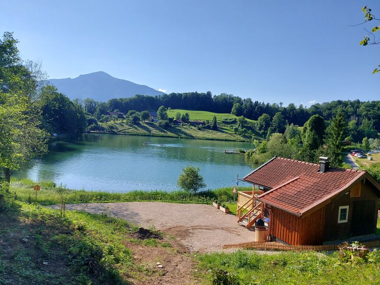 Ferienhütte mit Blick auf den Wössner See